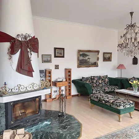 בית אירוח Villa Engelskirchen