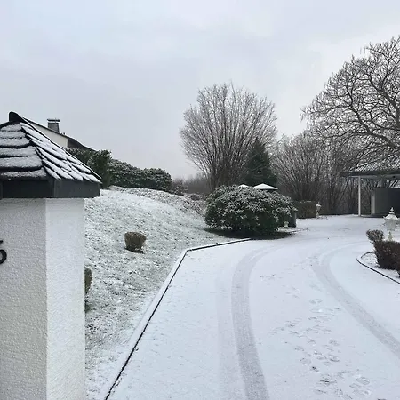 בית אירוח Villa Engelskirchen אנגלסקירכן