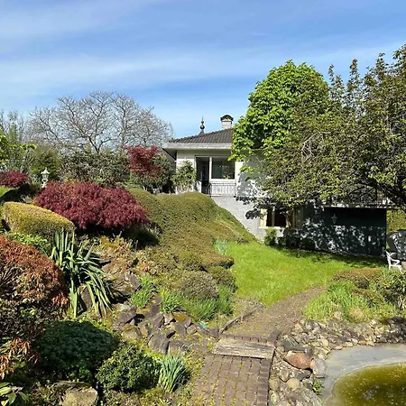 בית אירוח Villa Engelskirchen