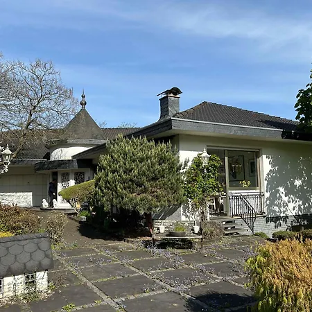 בית אירוח Villa Engelskirchen